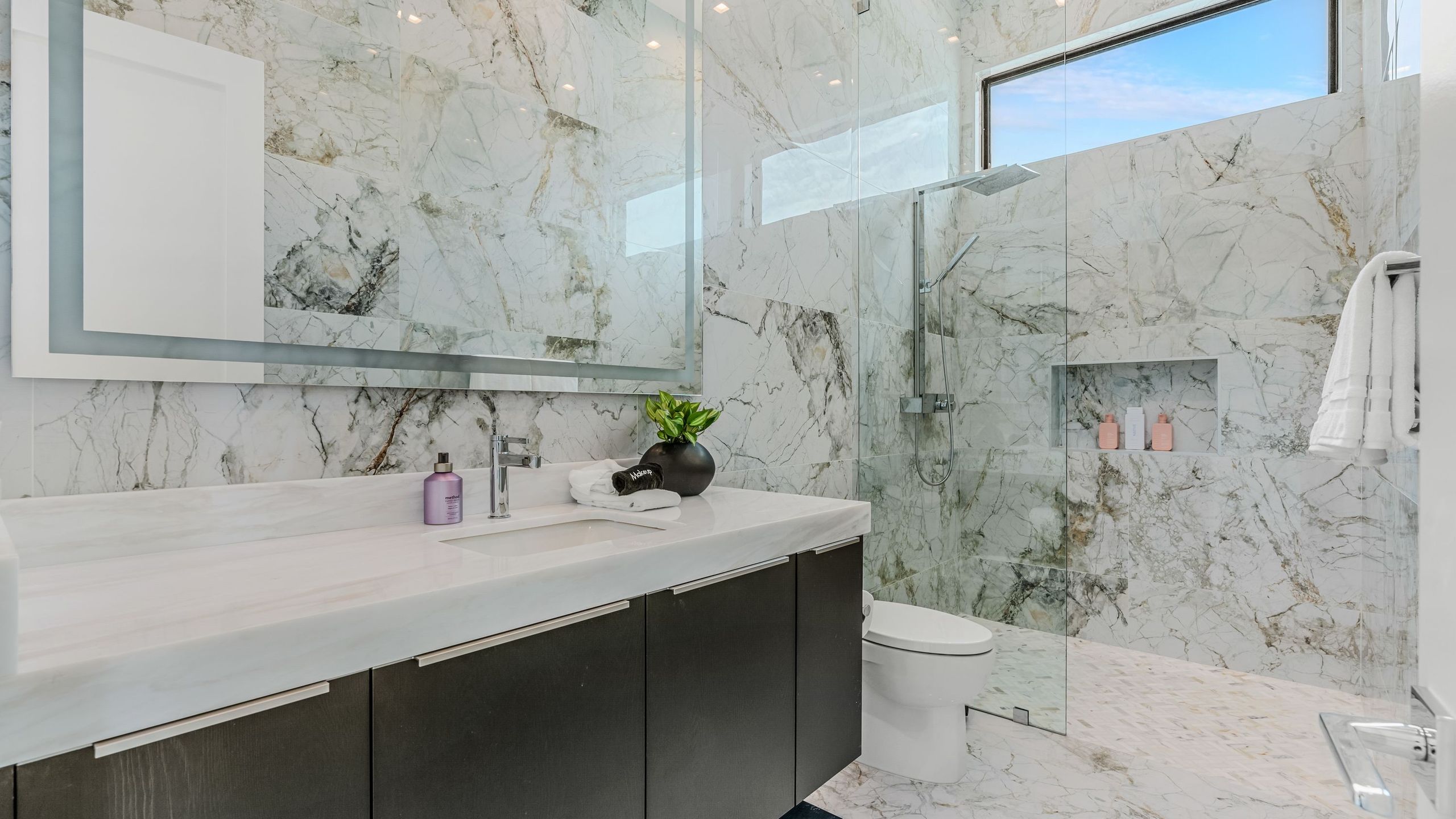 Sleeps 17 | 6BR Retreat w/ Pool, Hot Tub & Pickleball | Bravo Villa #3 | Photo 45