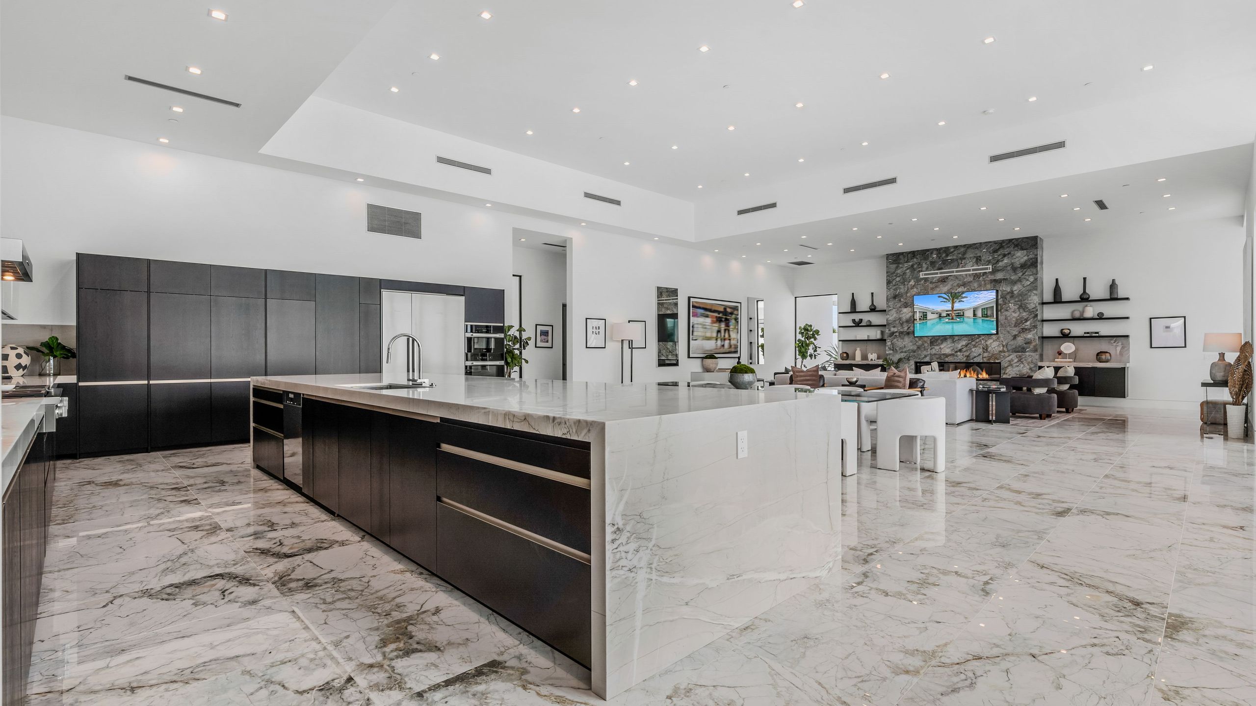 Sleeps 17 | 6BR Retreat w/ Pool, Hot Tub & Pickleball | Bravo Villa #3 | Photo 24