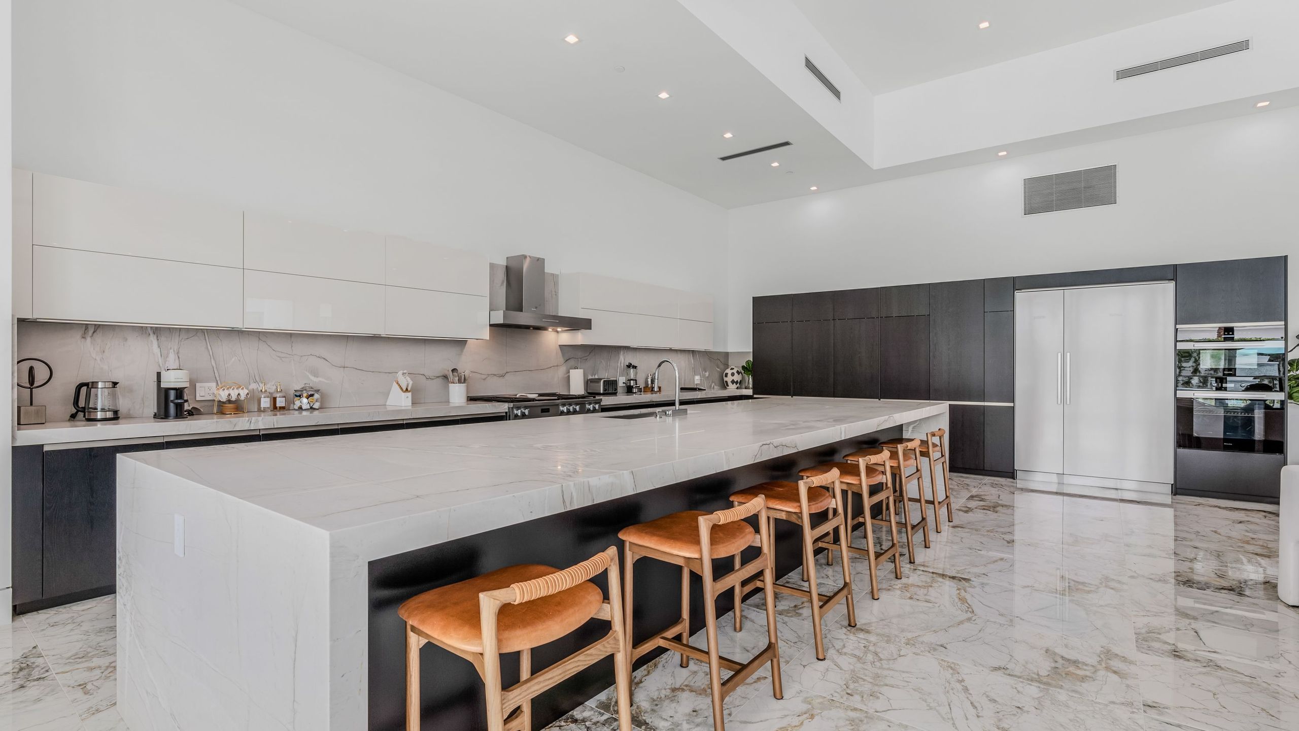 Sleeps 17 | 6BR Retreat w/ Pool, Hot Tub & Pickleball | Bravo Villa #3 | Photo 25