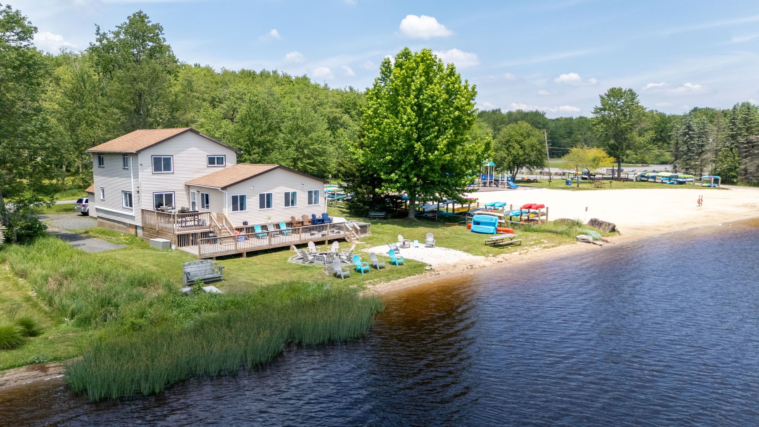 The Lake Life By Avantstay | Lakefront + View + Hot Tub - Arrowhead Lake, PA
