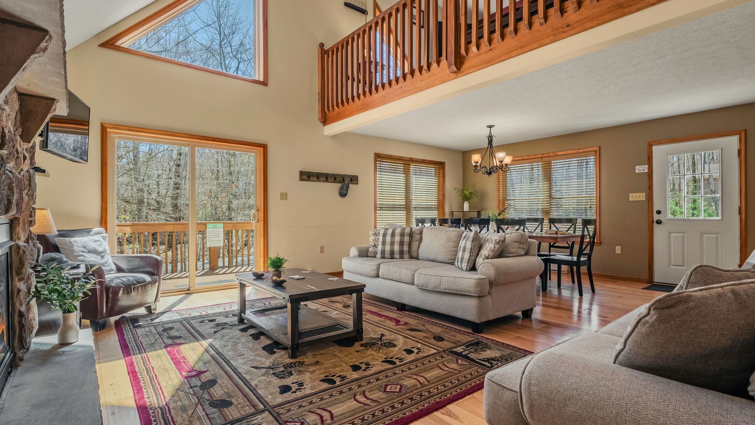 Hot Tub And Game Loft - Inviting Retreat With Theater And Deck - ペンシルベニア州