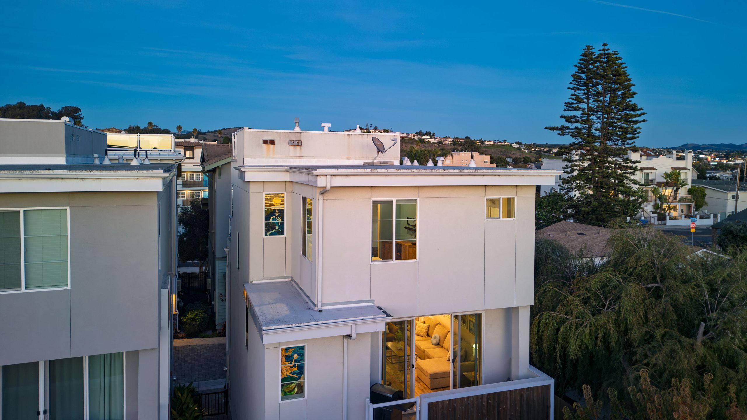 Rooftop Terrace With Ocean Views And Cozy Interiors - Charming Coastal Retreat - Pismo Beach, CA