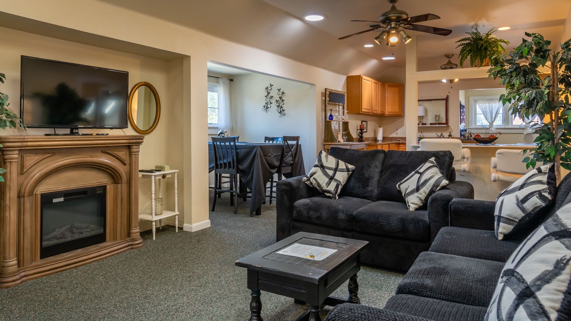 The Penthouse By Avantstay | Downtown Condo + Cal King Beds | Historic Bates Plaza, Paso Robles - Paso Robles, CA