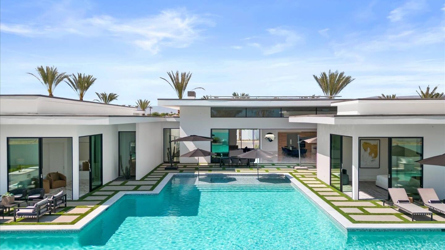 Sleeps 20 | 7-Bedroom Villa w/ Pool, Putting Green & Hot Tub | Bravo Villa #11 | Photo 4