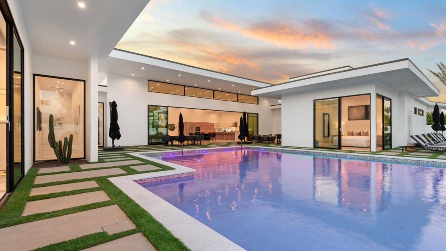 Sleeps 20 | 7-Bedroom Villa w/ Pool, Putting Green & Hot Tub | Bravo Villa #11 | Photo 63