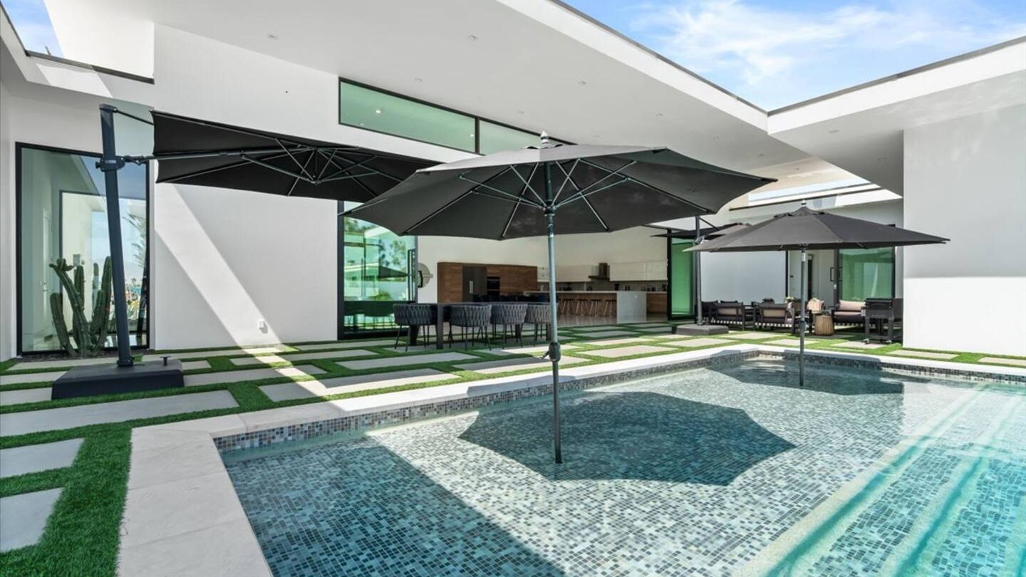 Sleeps 20 | 7-Bedroom Villa w/ Pool, Putting Green & Hot Tub | Bravo Villa #11 | Photo 68