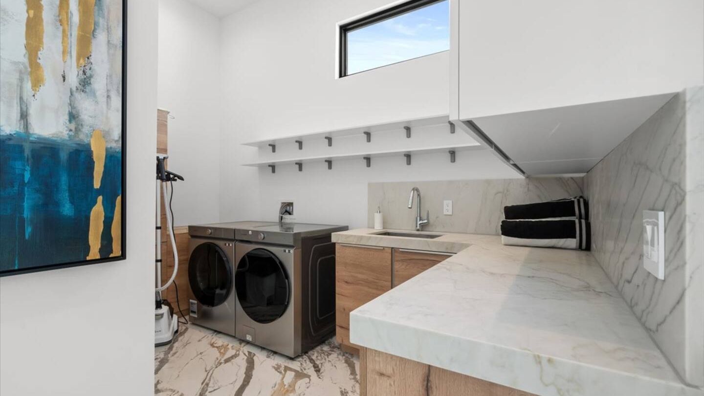 Sleeps 20 | 7-Bedroom Villa w/ Pool, Putting Green & Hot Tub | Bravo Villa #11 | Photo 61