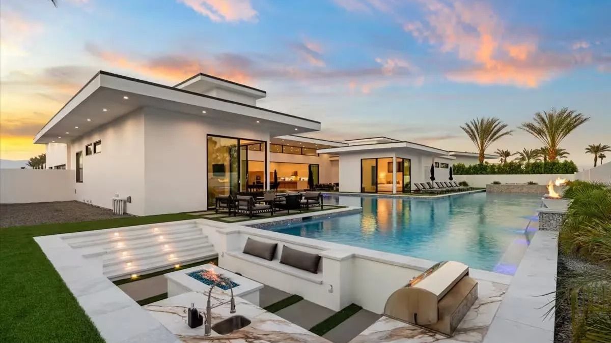 Sleeps 20 | 7-Bedroom Villa w/ Pool, Putting Green & Hot Tub | Bravo Villa #11