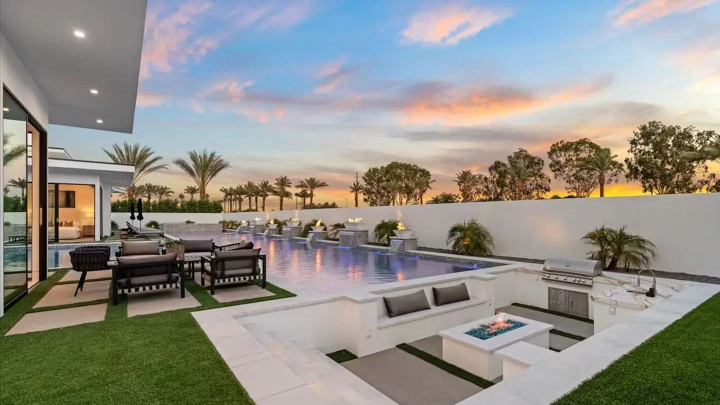 Sleeps 20 | 7-Bedroom Villa w/ Pool, Putting Green & Hot Tub | Bravo Villa #11 | Photo 19