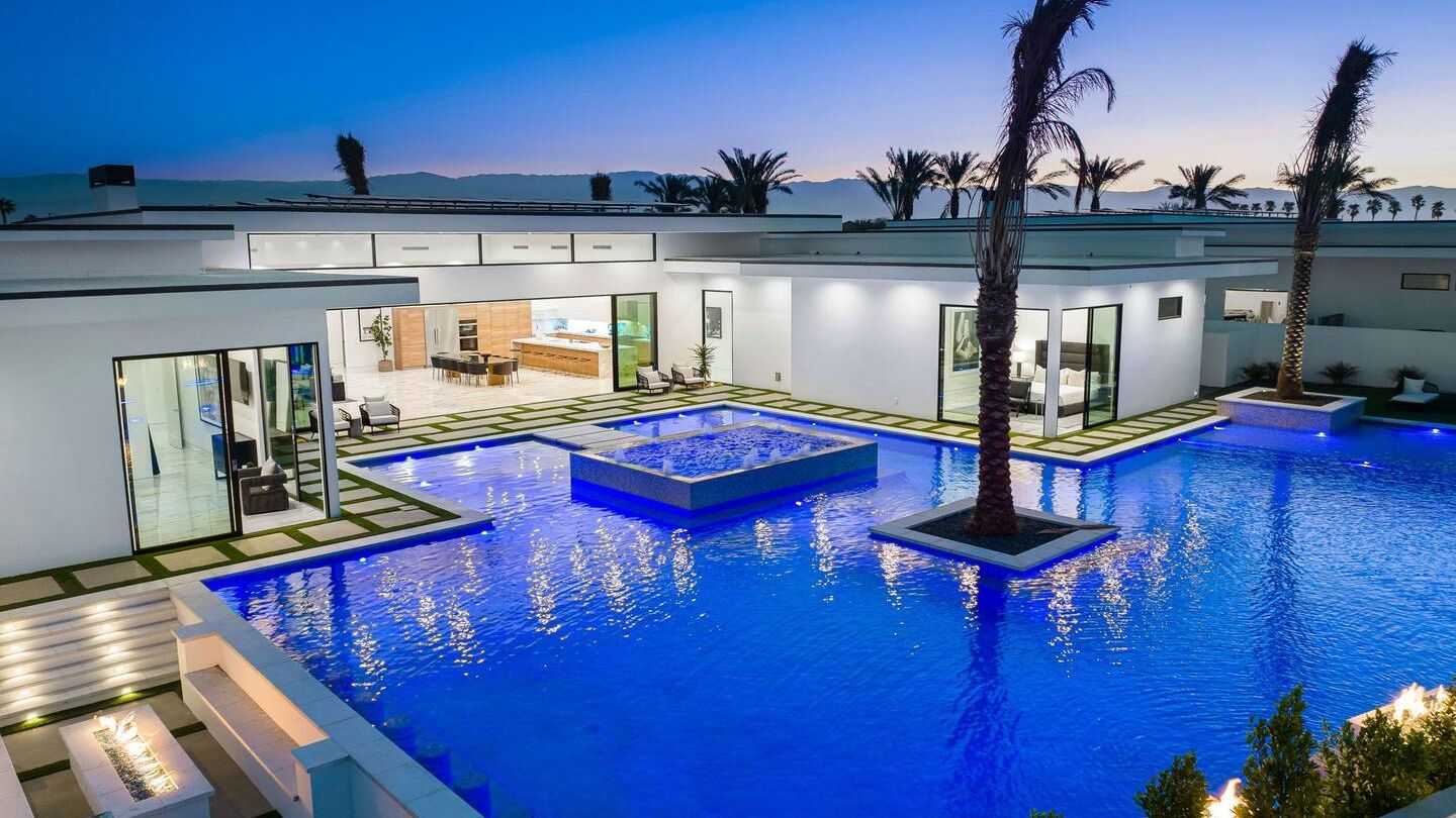 2 Luxury Villas • Pickleball Court, Pool, Putting Green | Bravo | Photo 45