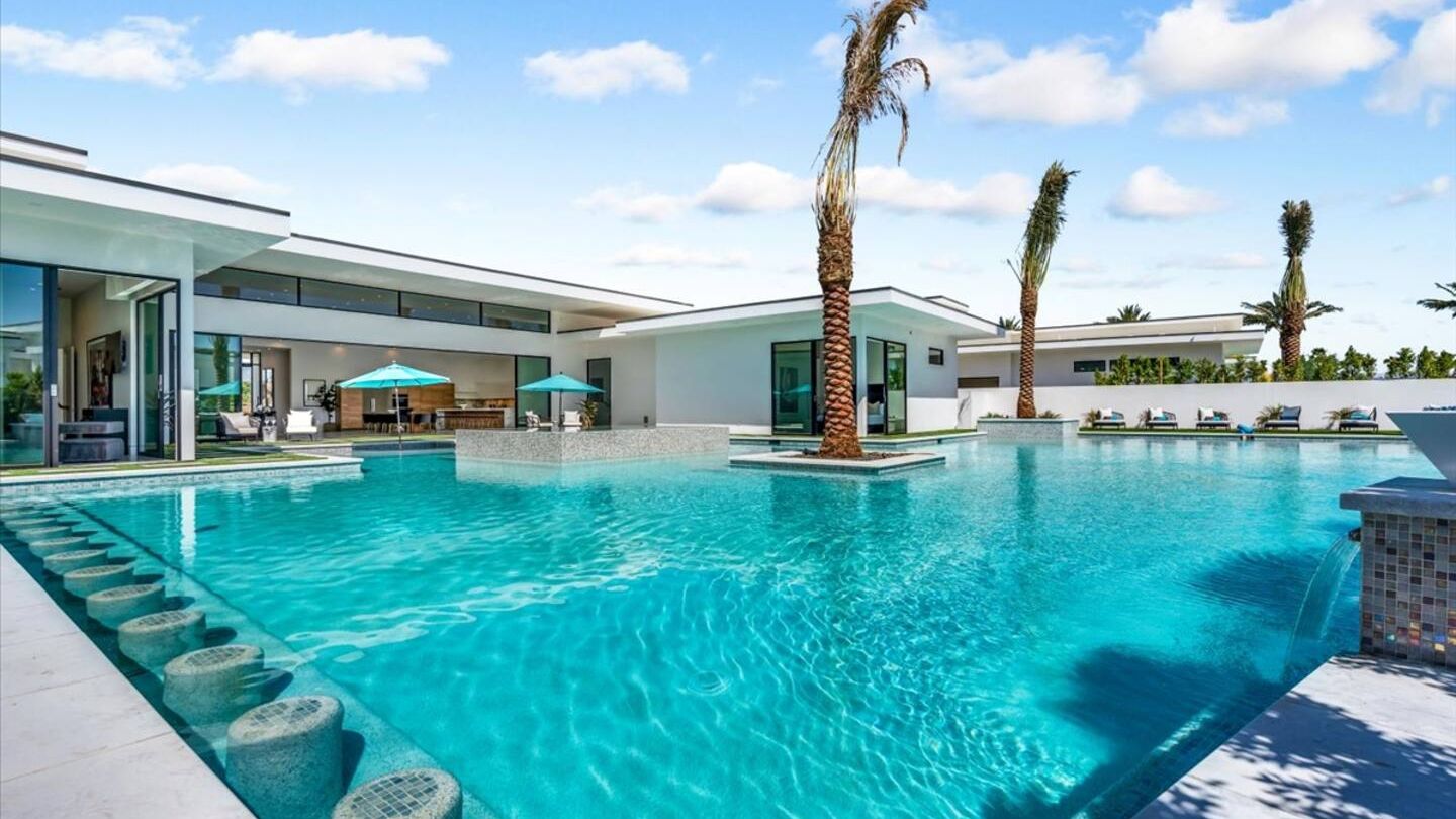 2 Luxury Villas • Pickleball Court, Pool, Putting Green | Bravo | Photo 39