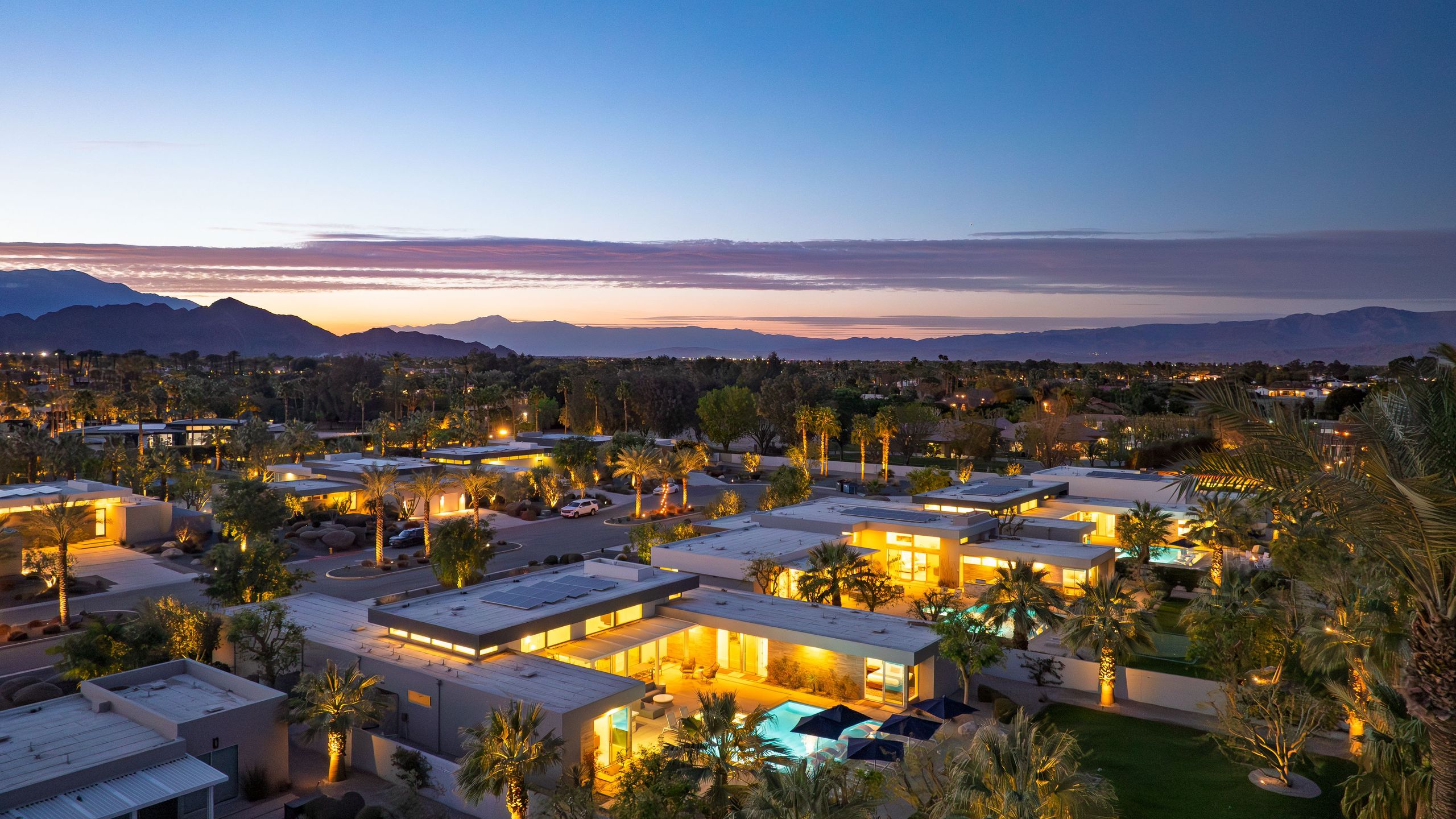 Sleeps 40 | 3 Luxe Villas next to Empire Polo Club | Putting Green & Pickleball