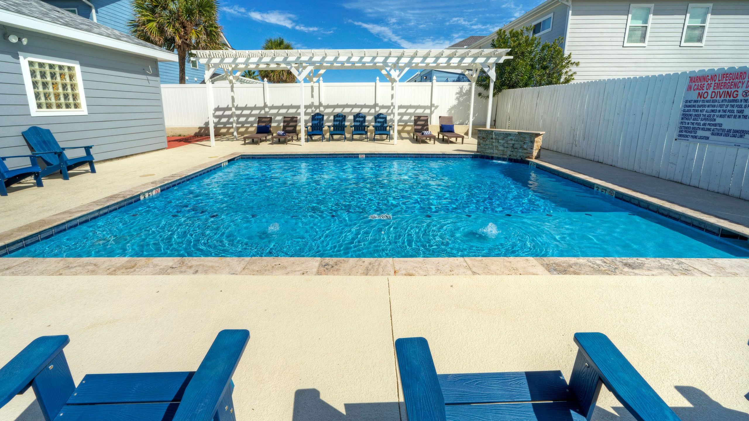 Coastal Charm And Community Pool - Stunning Getaway Retreat - Port Aransas, TX