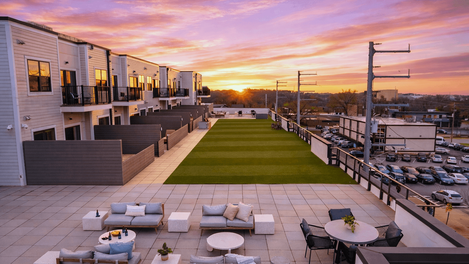 Belcourt By Avantstay | Private Balcony + In-unit Laundry | Walk To Vanderbilt - Nashville, TN