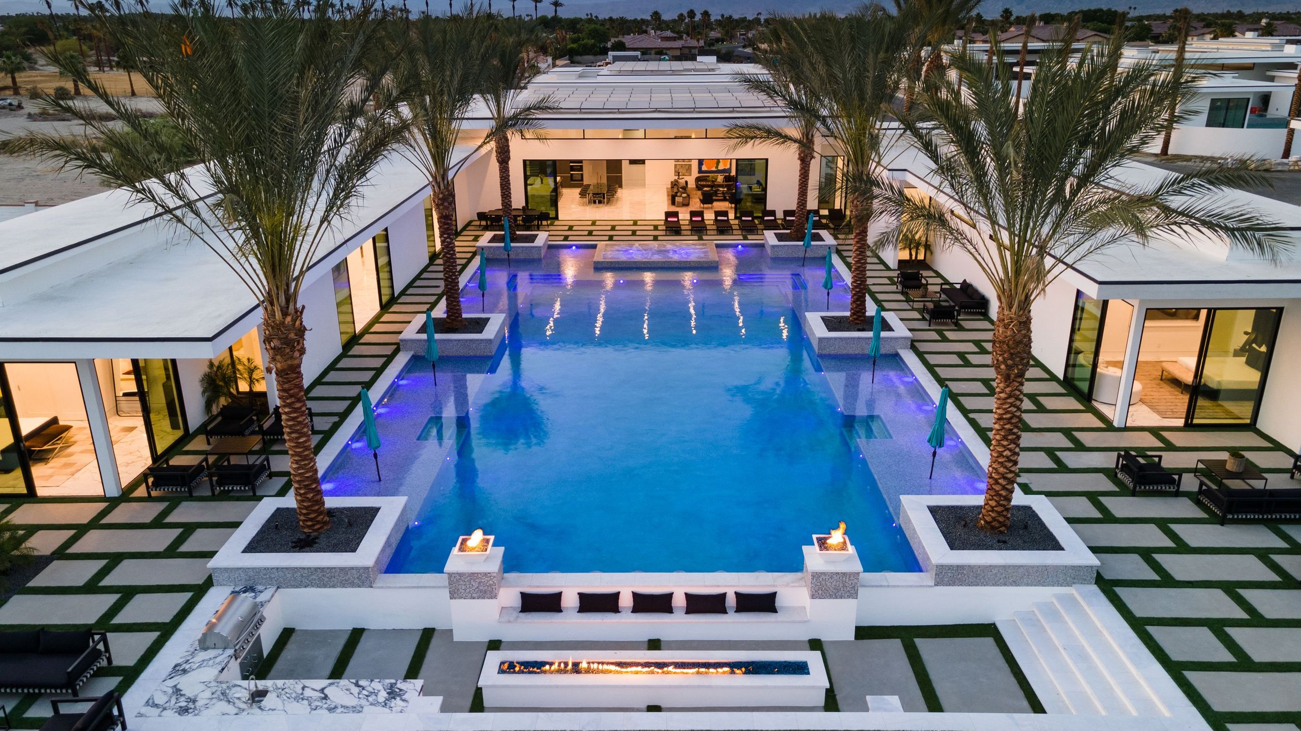 Sleeps 26 | Pool, Hot Tub, Pickleball & Putting Green | Bravo Villa #12