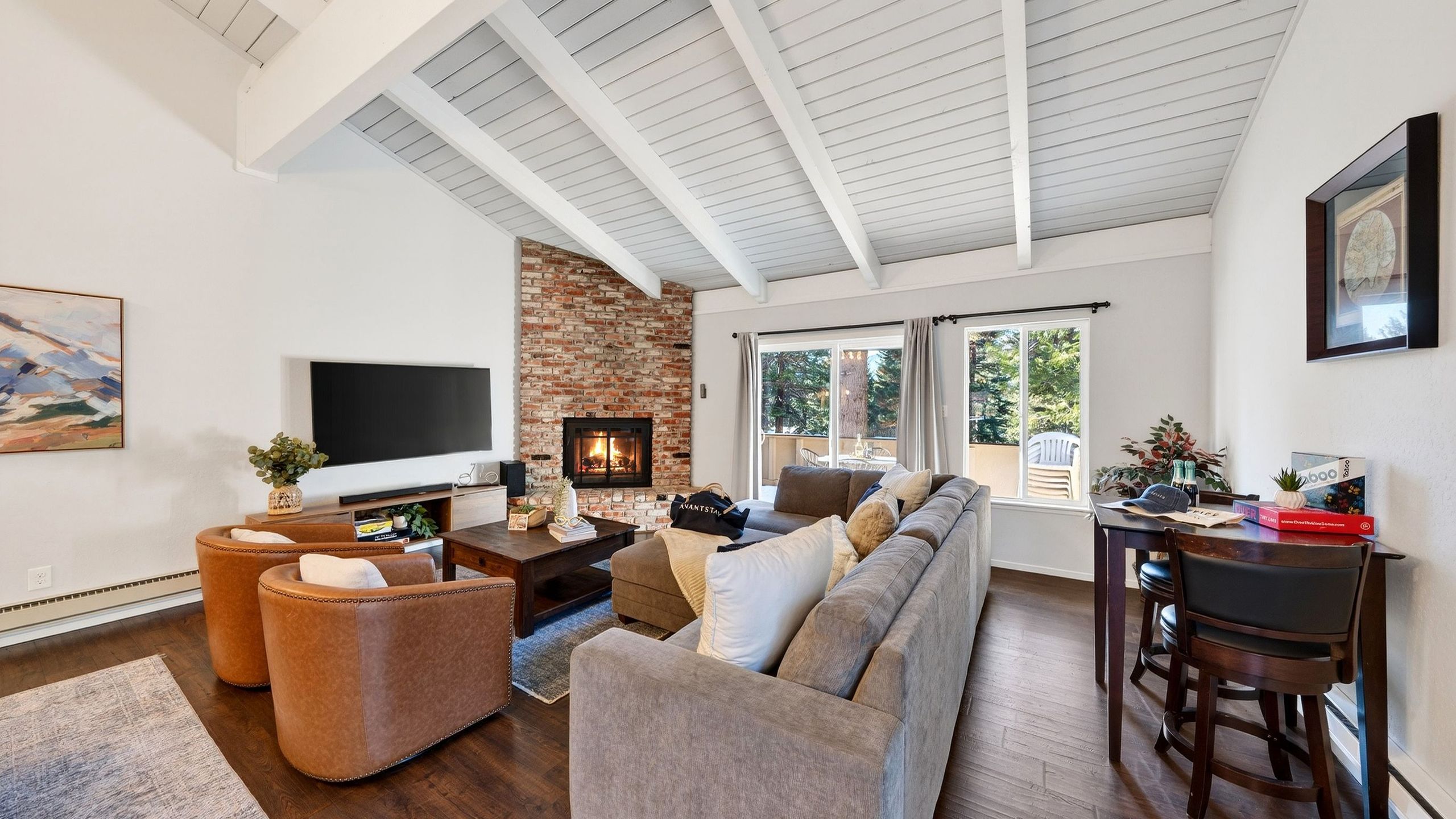 Pinecone Peak By Avantstay | Incline Village Condo + Fireplace + Balconies + Pool Access - Carson City, NV