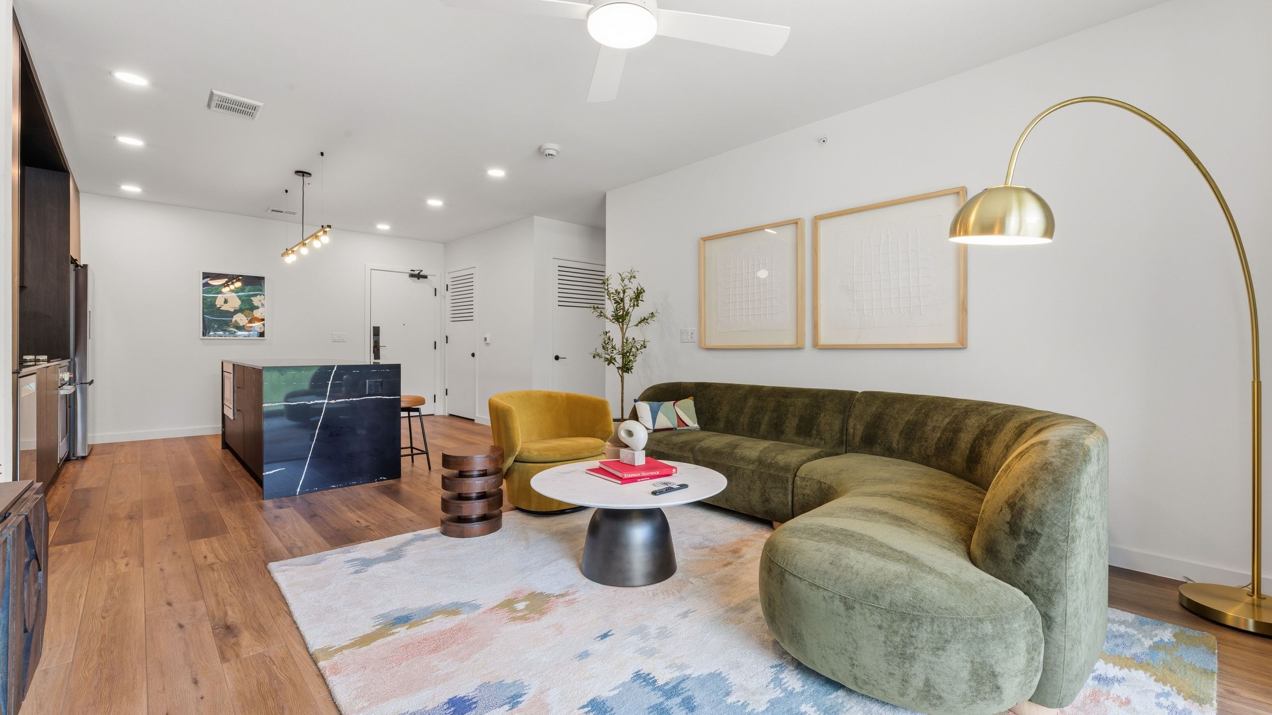 4bdr South Lamar Stay W/ Pool, Rooftop, Restaurant | The Code By Avantstay - Austin, TX