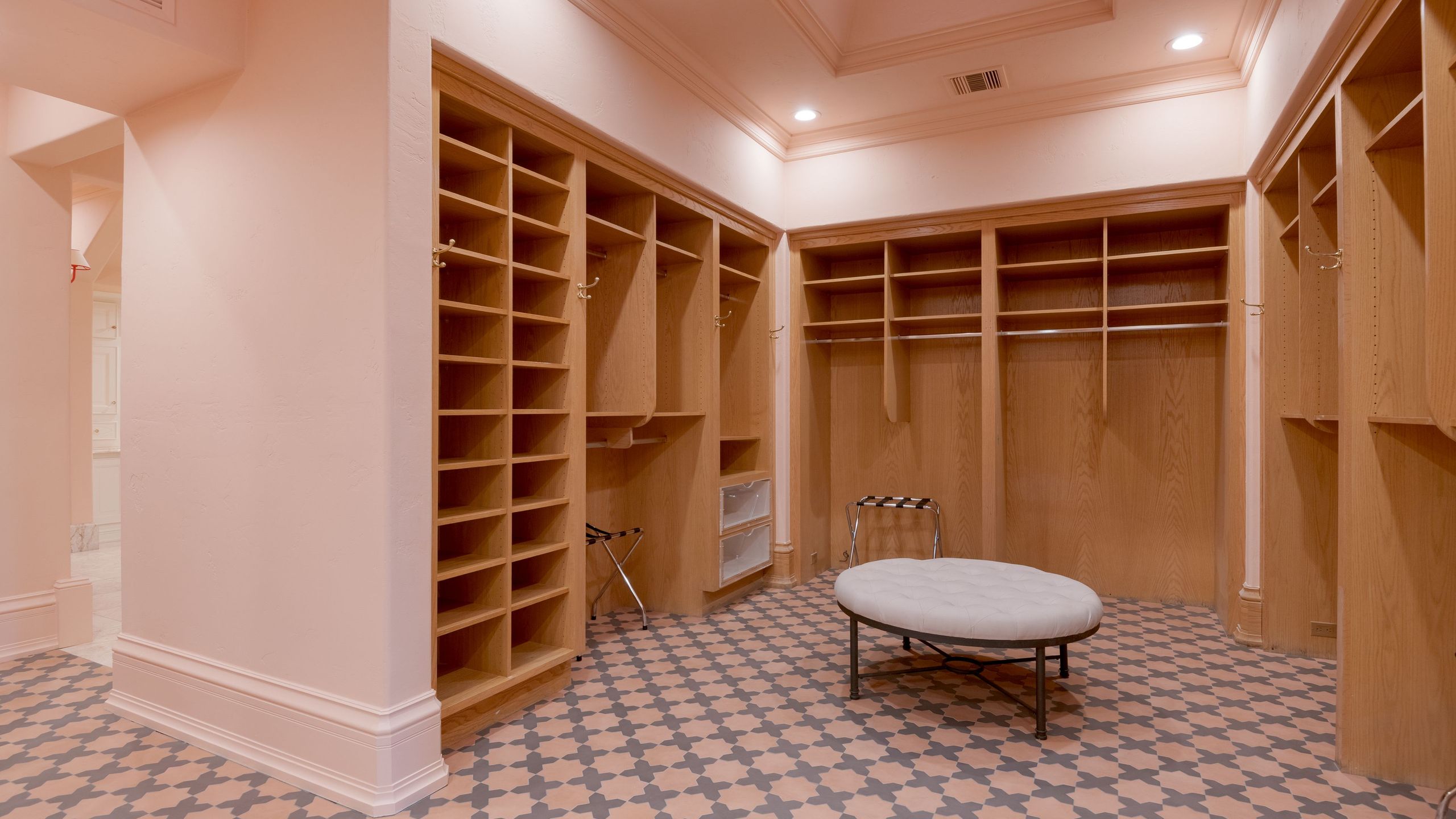 The Pond Estate | Maximalist Designer Compound w/ 2 Casitas, Indoor + Outdoor Pools, Tennis Court, & Gorgeous Mountain Views | 12k sqft | Photo 46