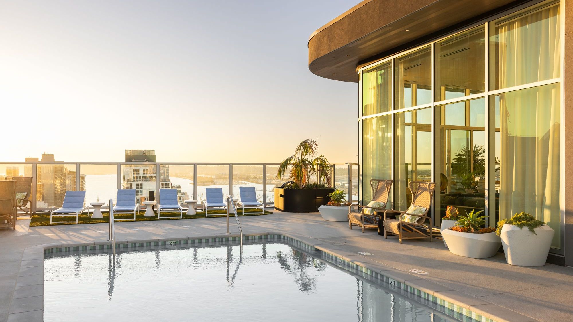 Ancora By Avantstay | Luxury Apartments + Rooftop Amenities + Fitness Studio | Steps To Dining, Markets & Bay Views - San Diego, CA