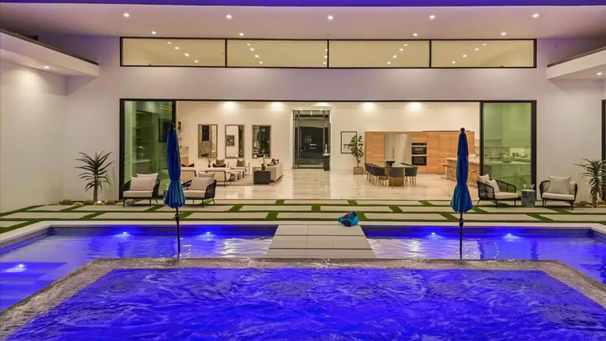 2 Luxury Villas • Pickleball Court, Pool, Putting Green | Bravo | Photo 43