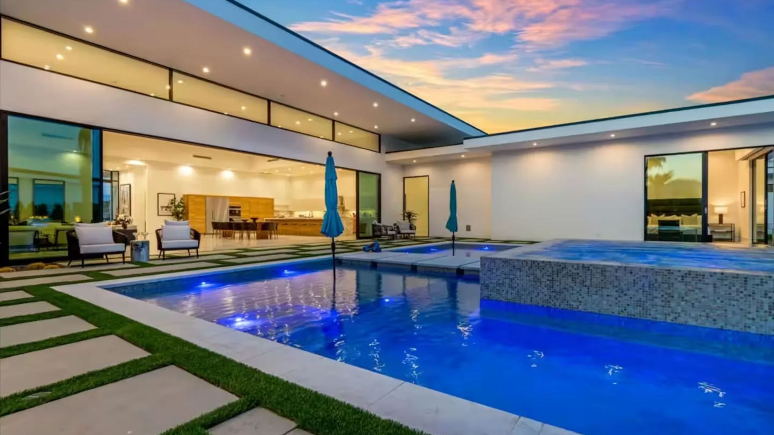 2 Luxury Villas • Pickleball Court, Pool, Putting Green | Bravo | Photo 4