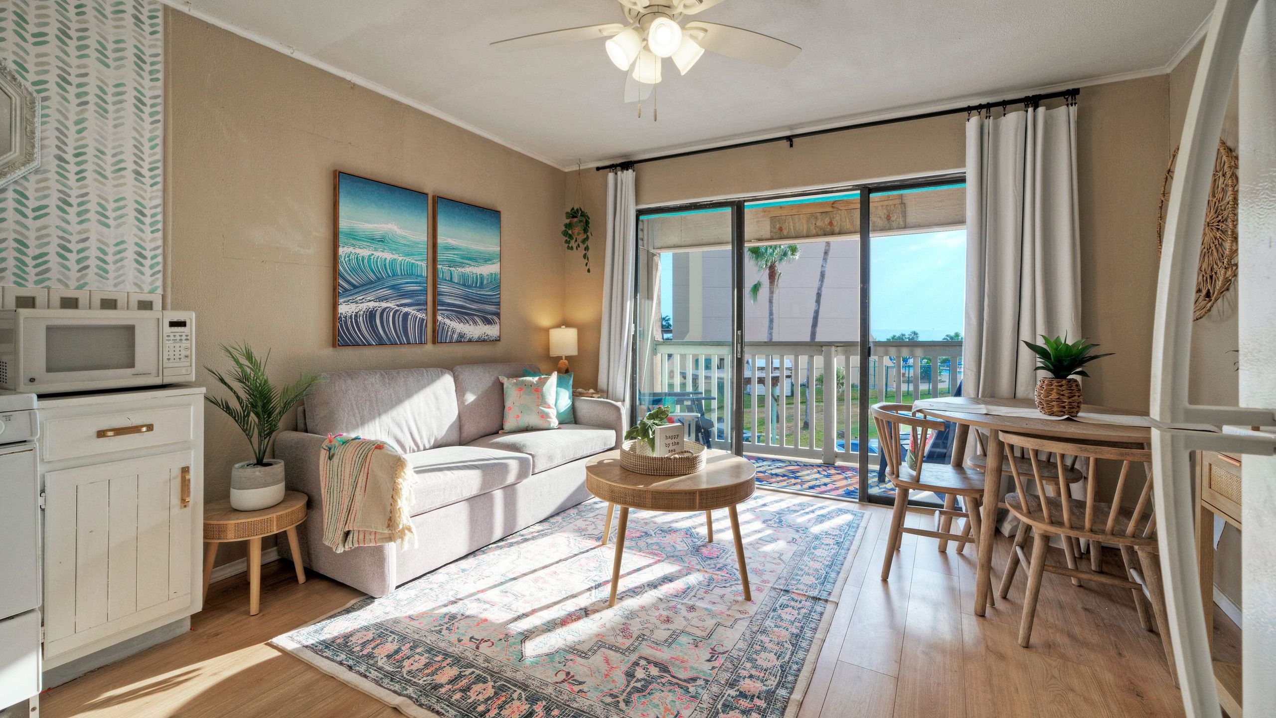 Ocean View Balcony And Communal Pool - Charming Coastal Retreat - North Beach, TX