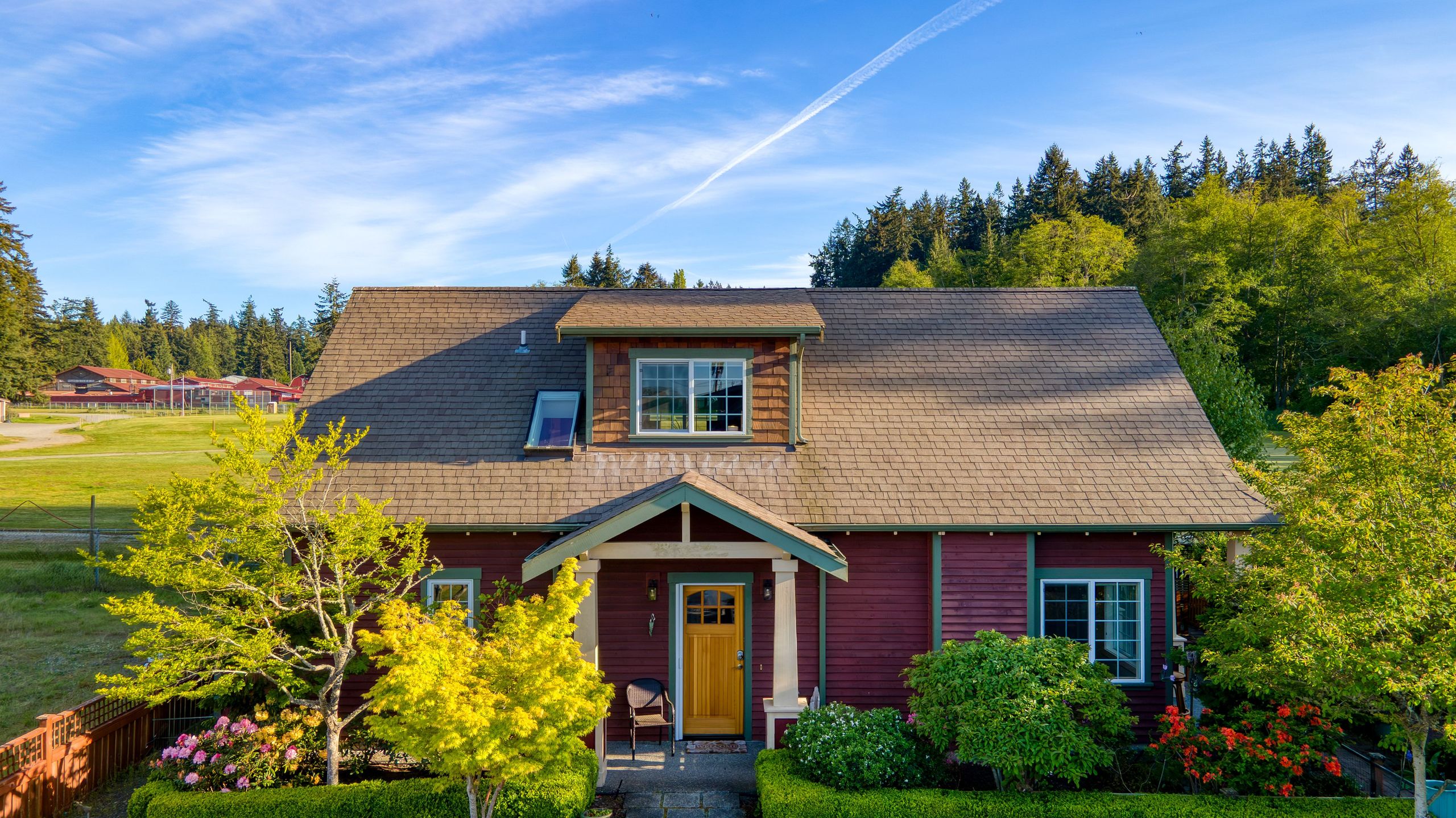 Charming Backyard Oasis And Cozy Fireplace - Inviting Coastal Retreat - Langley, WA