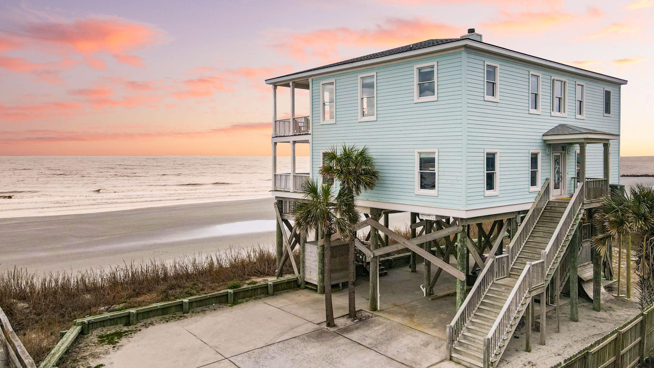 Stunning Ocean-facing Balconies And Hot Tub - Enchanting Beachfront Haven - Folly Beach, SC