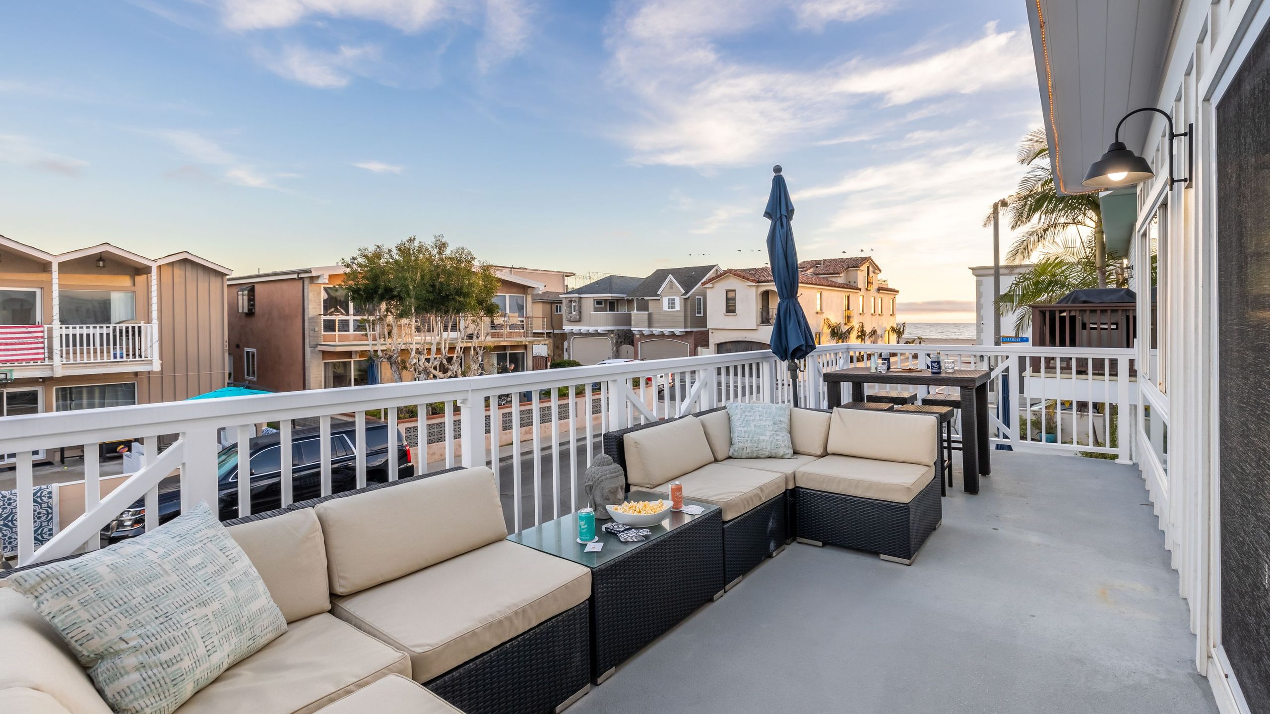 Coastal Charm And Expansive Deck - Stylish Beachside Retreat - Newport Beach, CA