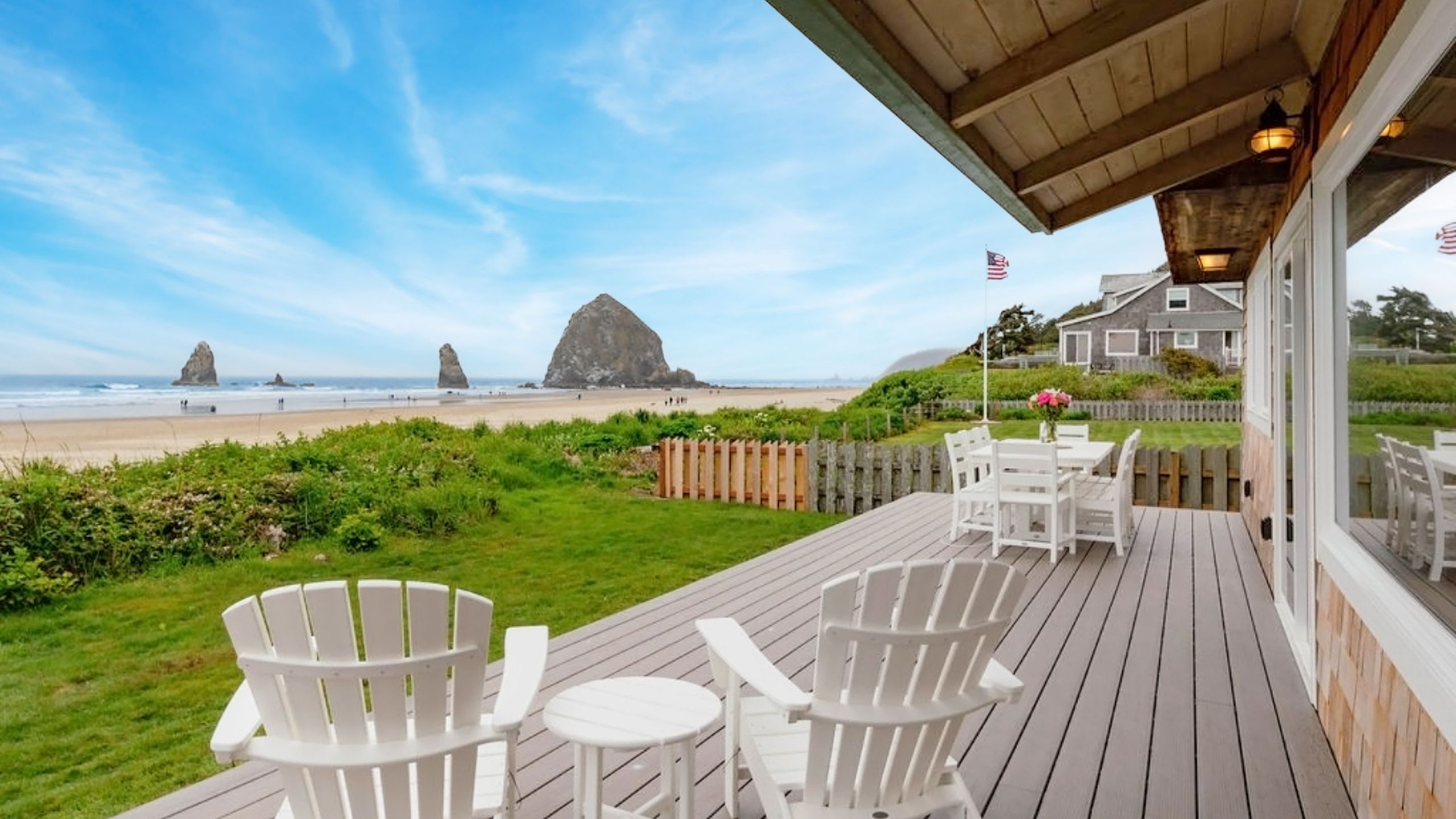 Stunning Ocean Views And Expansive Deck - Enchanting Coastal Haven - Cannon Beach, OR