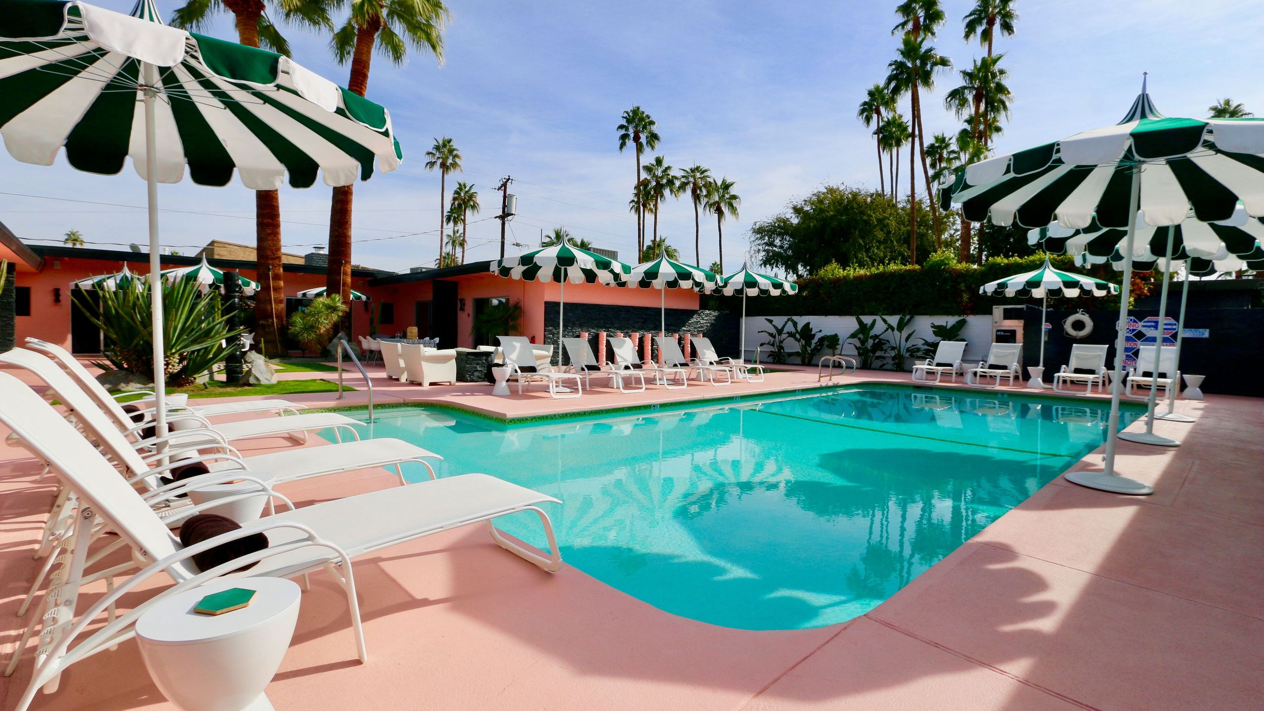 Luxurious Pool And Spa - Exclusive Hotel Retreat In Palm Springs - Palm Springs, CA