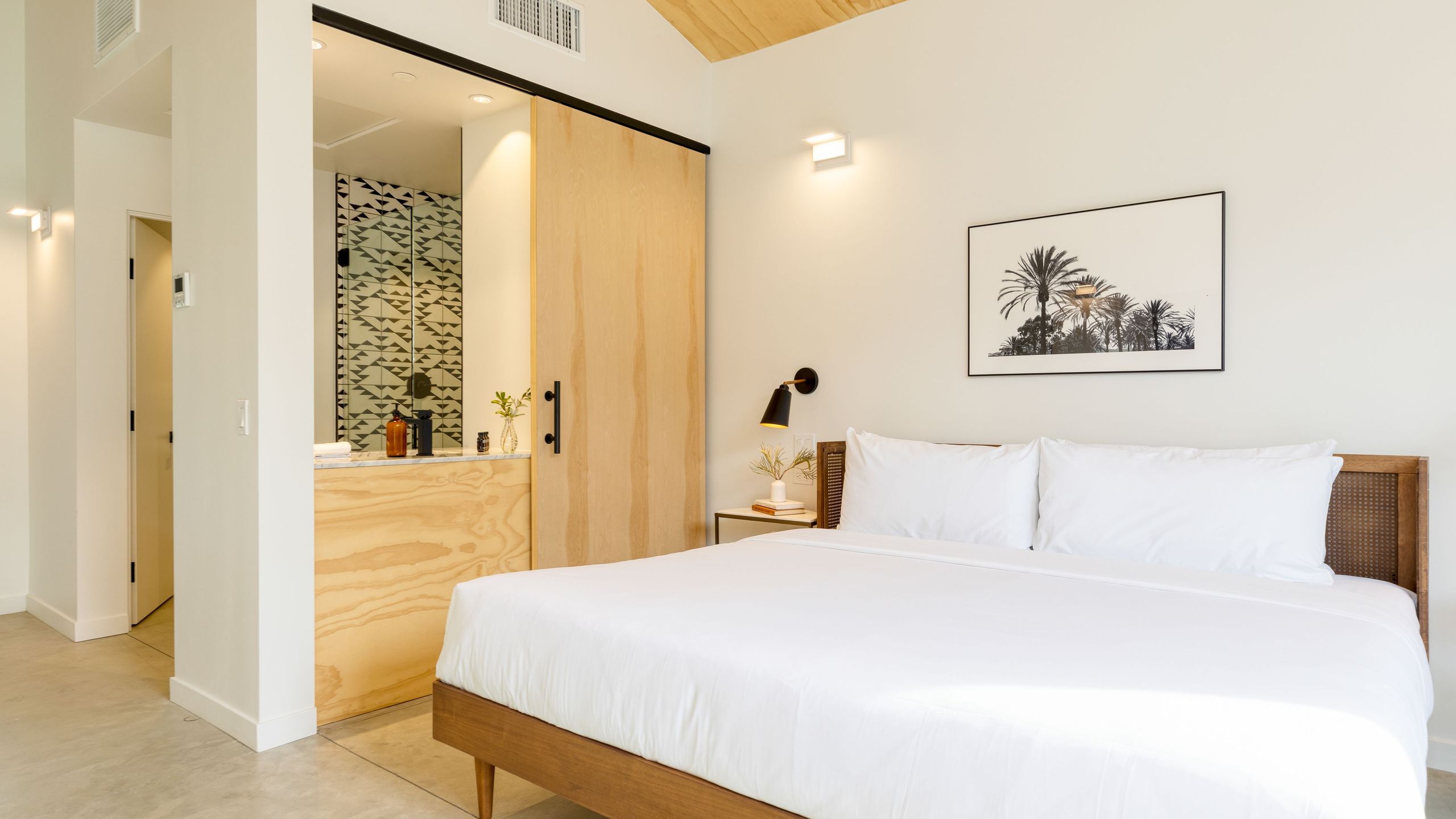 Blackhaus By Avantstay | Modern Desert Retreat • Pool Access + Near Downtown - Palm Springs, CA