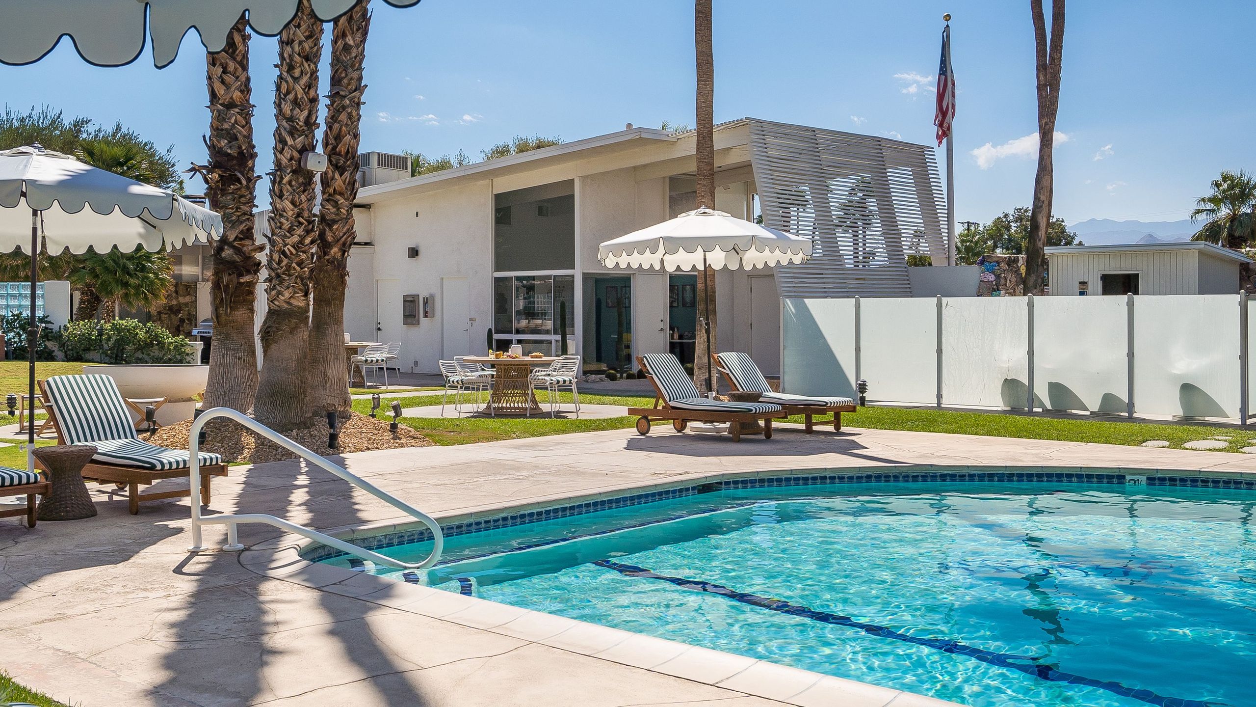 Charming Pool Oasis And Retro Design - Stylish Mountain Retreat - Palm Springs, CA