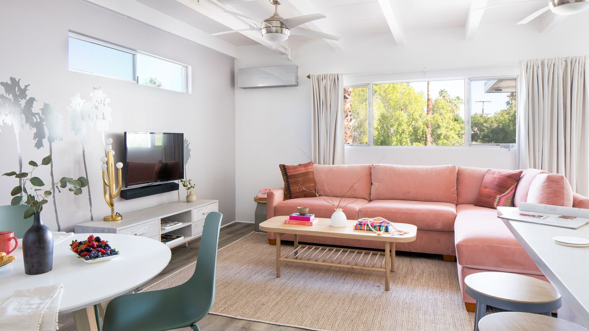 Spacious Flat With Pool And Outdoor Oasis - Stylish Retreat - Palm Springs, CA