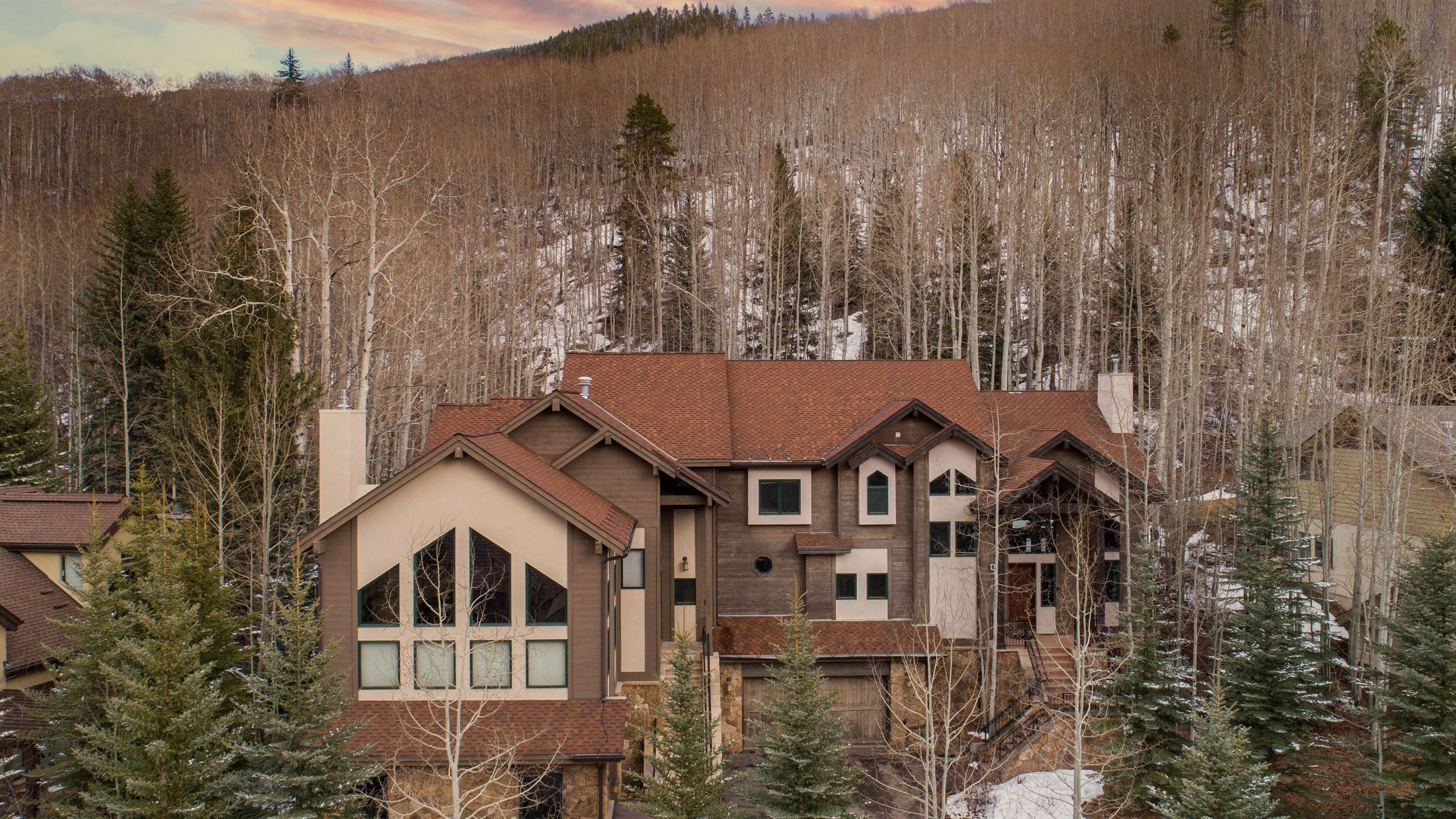 Highline By Avantstay | Breathtaking Mountain Home W/ Hot Tub & Views - Vail, CO