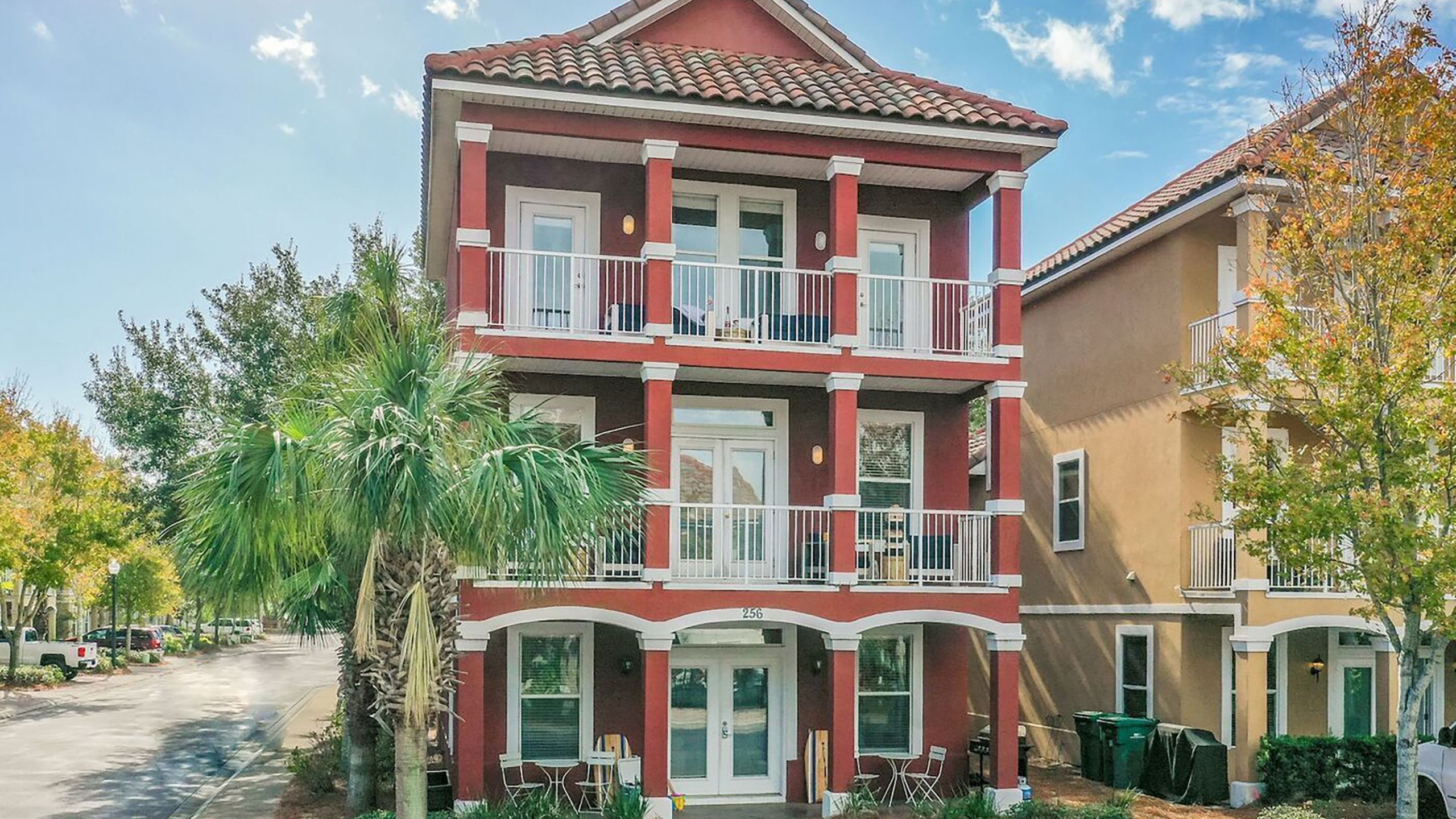 Coral By Avantstay | Gorgeous Three Story Home W/ Two Balconies - Destin, FL