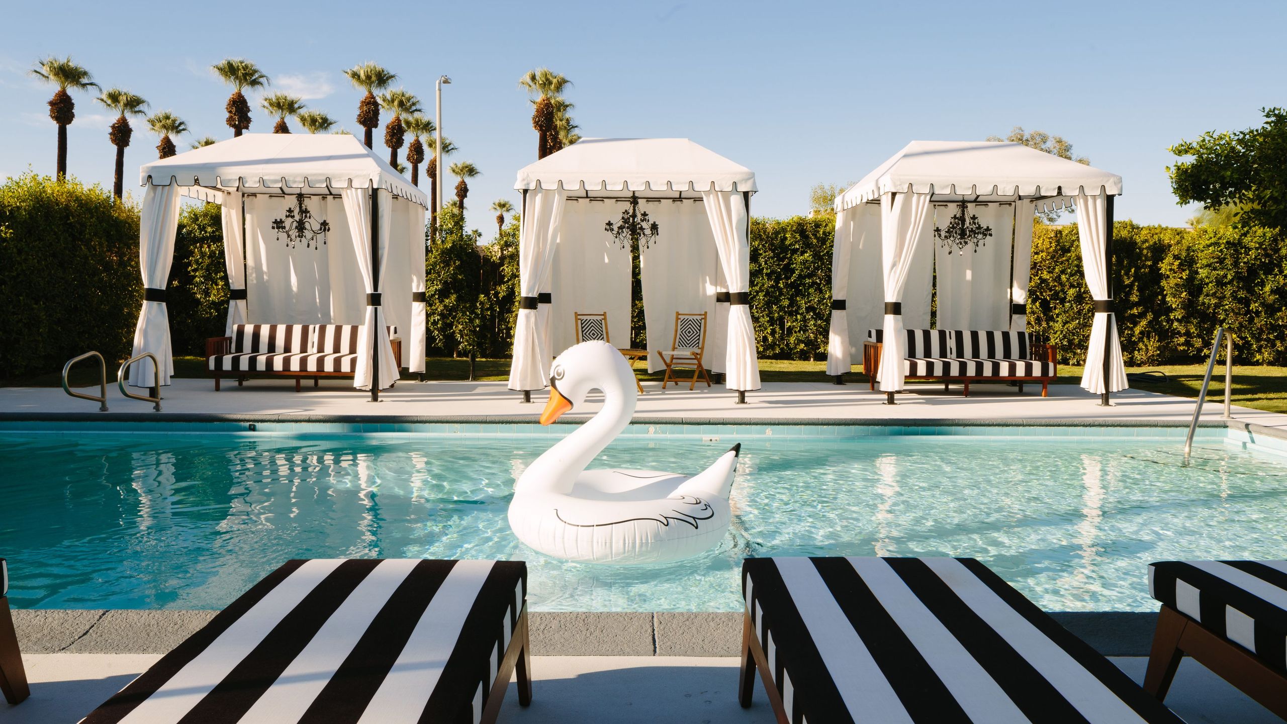 Elegant Cabanas And Large Pool - Chic Cal-boho Haven - Palm Springs, CA