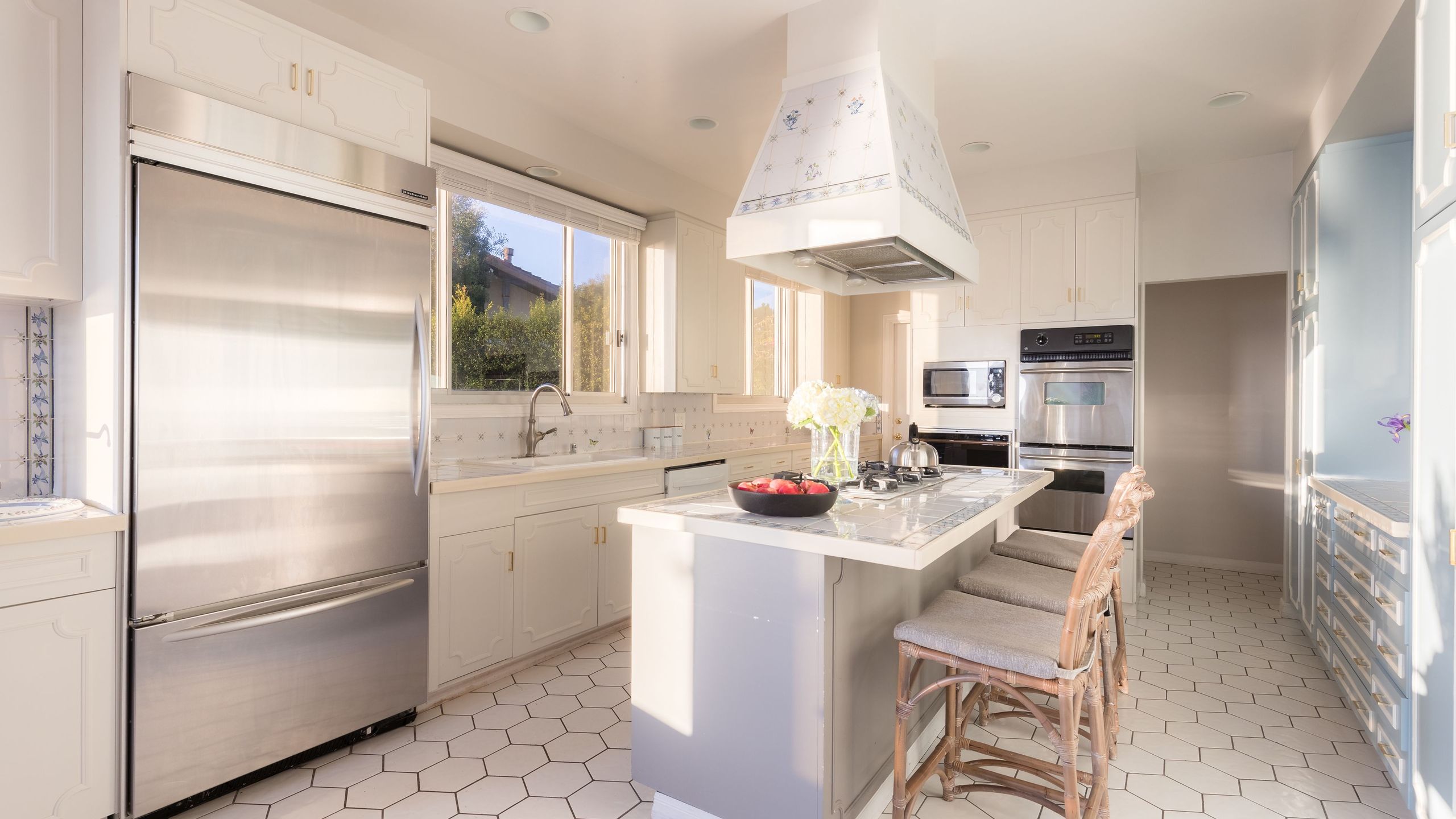 Stunning Estate w/ Ocean View, Pool, Spa, Bocce • Sleeps 20 | Vista | Photo 12