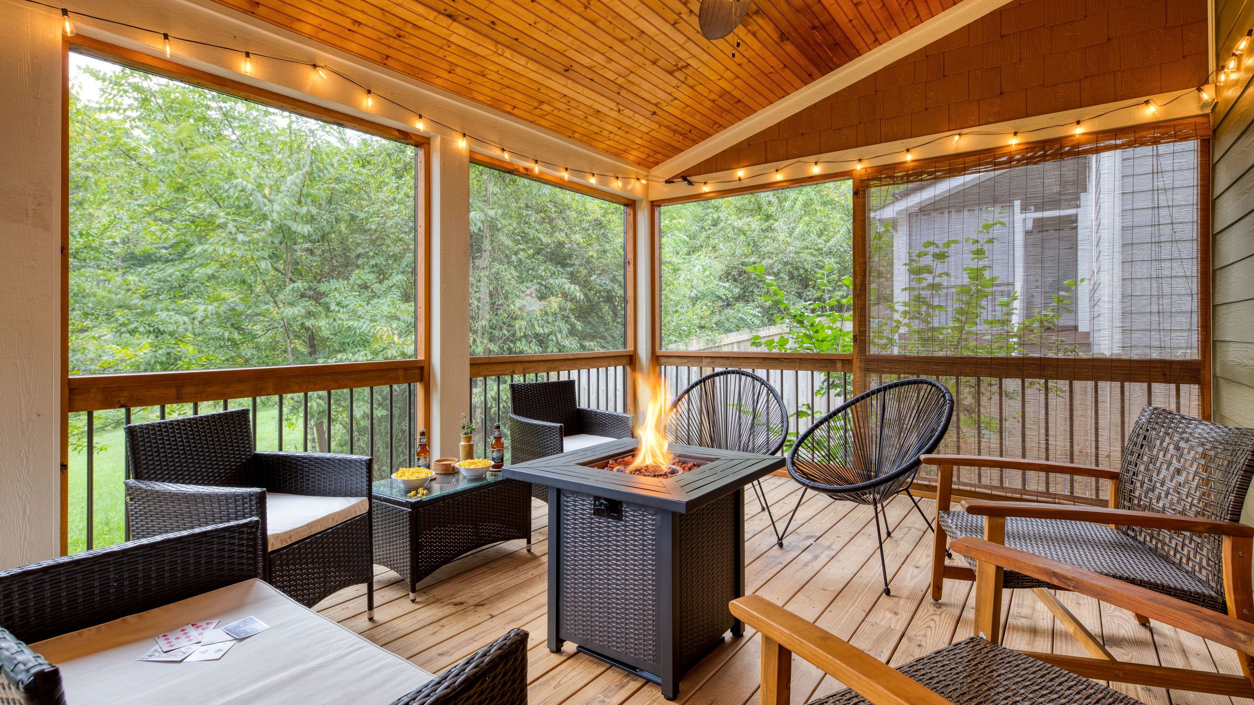 Charming Covered Patio And Cozy Fire Pit - Delightful Mountain Retreat - Black Mountain, NC
