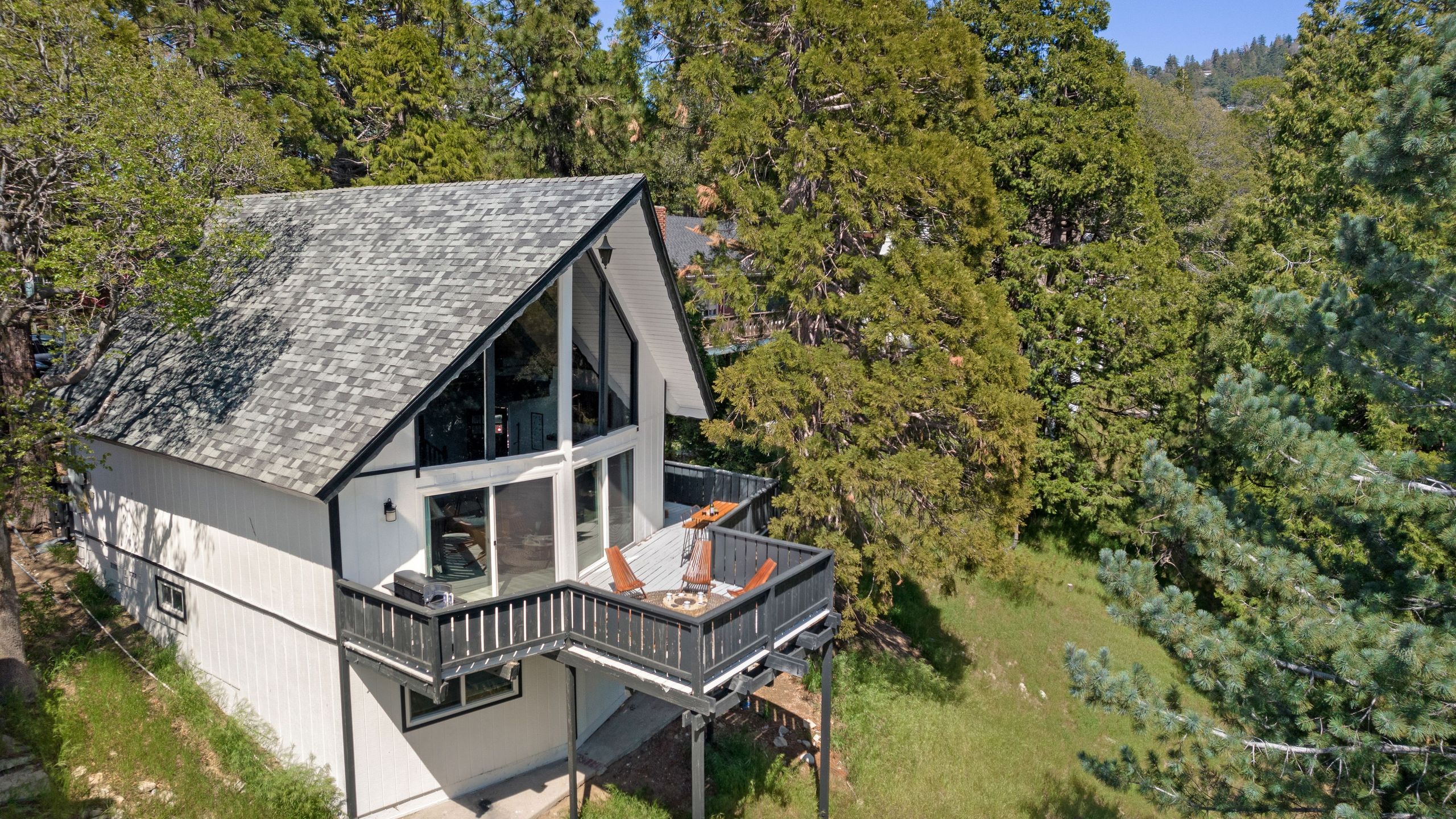 Hot Tub, Fire Pit, Deck Views, Near The Lake | The Matterhorn Manor By Avantstay - Crestline, CA